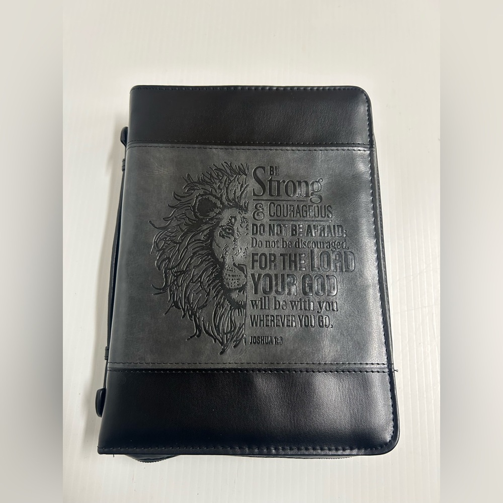 Large Bible Cover for Man - Be strong and courageous - Joshua 1:9 - Lion NWOT